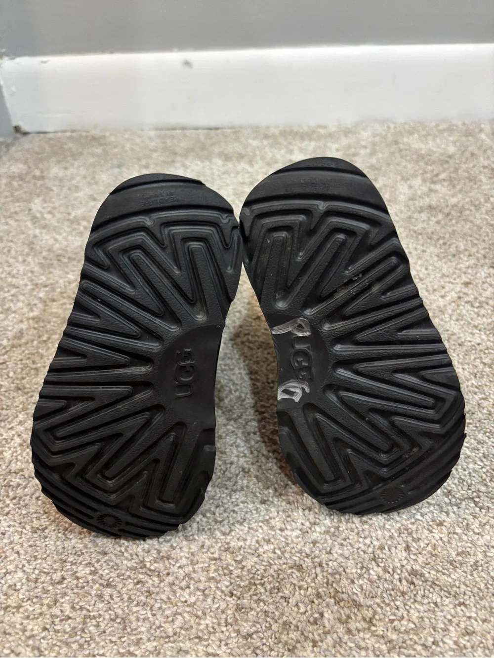 UGG | UGG | Classic Weather Short II Toddler Boots Black Wool Lined Size 8